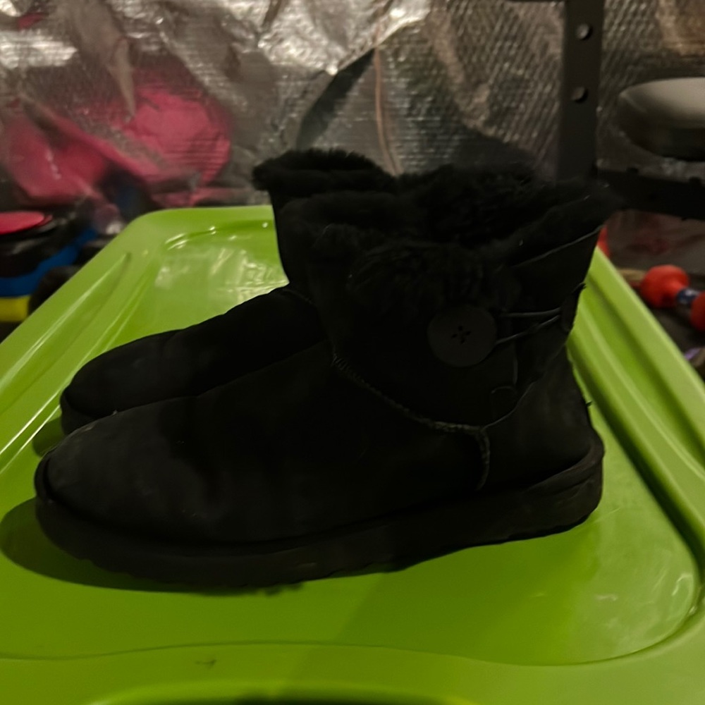 Used Ugg Mini Bailey Button - image 2